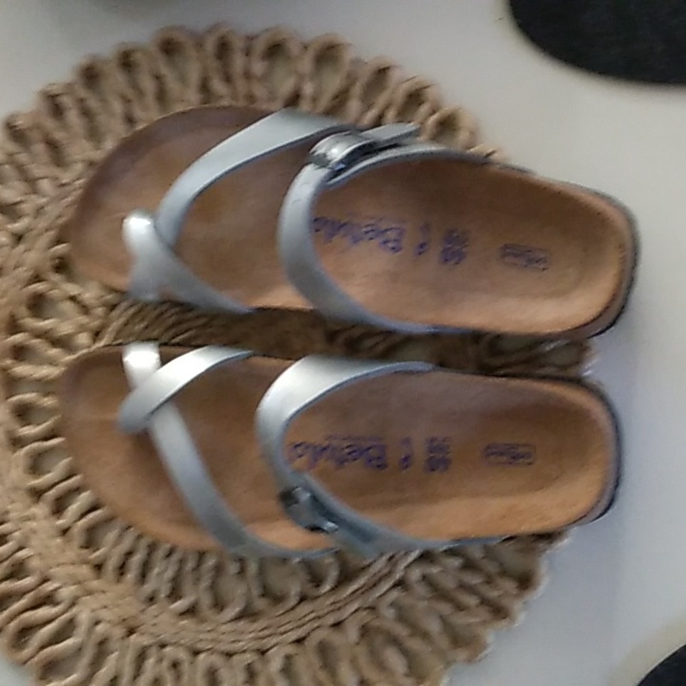 NWOT Birkenstock Women's Silver Sandals, Size 40, Narrow. SAME DAY SHIPPING! - Picture 3 of 4